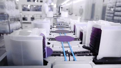 天津市委常委、常务副市长刘桂平调研中环半导体，强调科技创新驱动产业发展